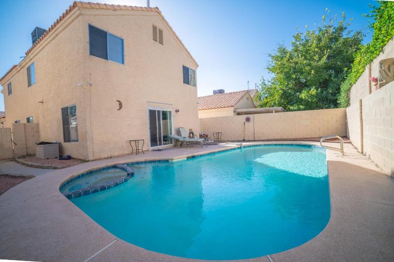 Цены на Las Vegas Oasis with Sparkling Pool home в Лас Вегасе