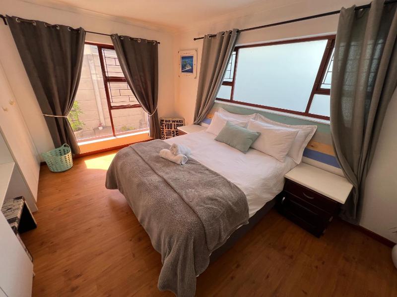 Coastal House: 3BR+Private Entrance+Self catering — забронировать отель в Кейптауне
