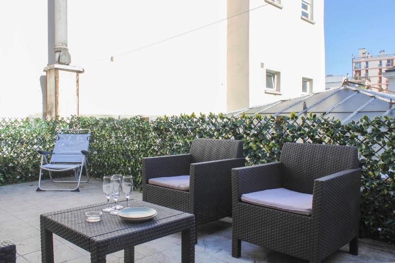 60 m with terrace near train stations — отель в Париже, Франция