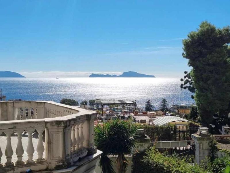 Corso vista mare Casa Elegante by Italianhost — отель в Неаполе, Италия