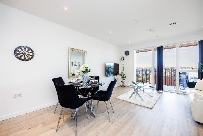 Цены на Monthly Offers Available - 2 Bed Apartment Business Relocation London City Airport в Лондоне