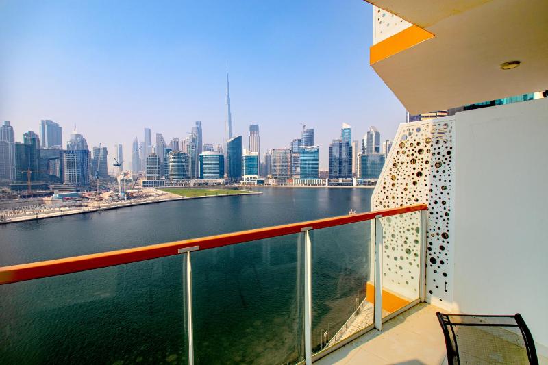 Epic Burj And Canal View Studio — отель с удобным расположением в Дубае