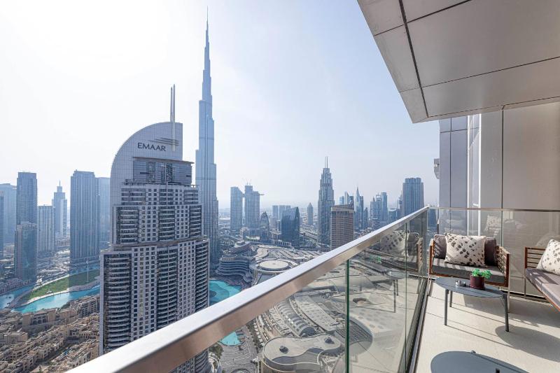 Luxurious Escape 3 plus 1 Bedroom, Downtown Dubai Mall — забронировать отель в Дубае