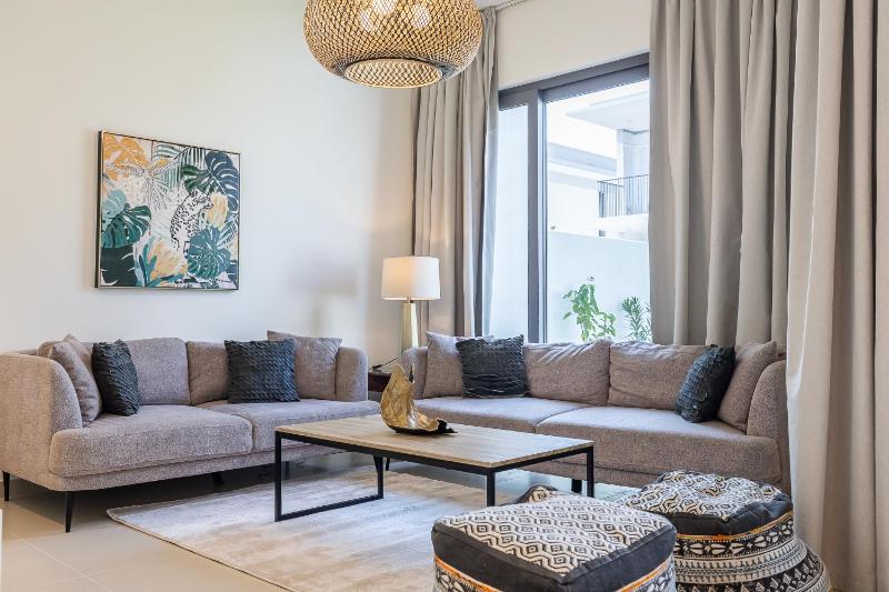 Townhouse with Garden I Tilal Al Ghaf I Newly Furnished — отель с удобным расположением в Дубае