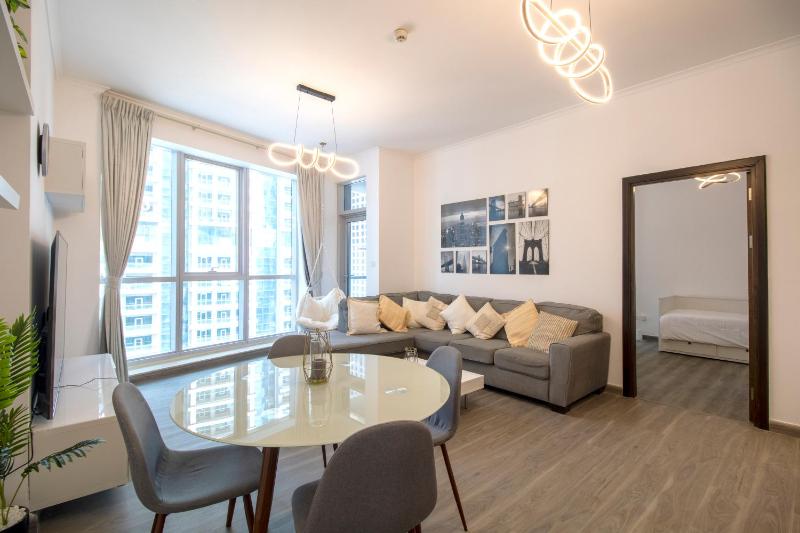 The Torch Tower- Dubai Marina - Immaculate One Bedroom — комфортный отель в Дубае