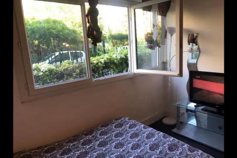 Цены на Charming studio,Paris 14 eme в Париже