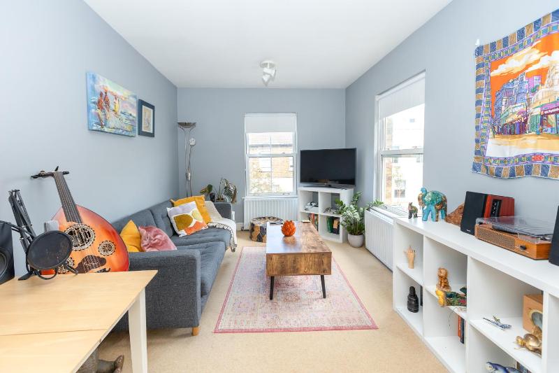 Lovely 1BR Apt in Hammersmith — отель с удобным расположением в Лондоне