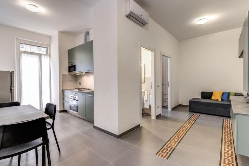 New Flat Near Termini Station — забронировать отель в Риме