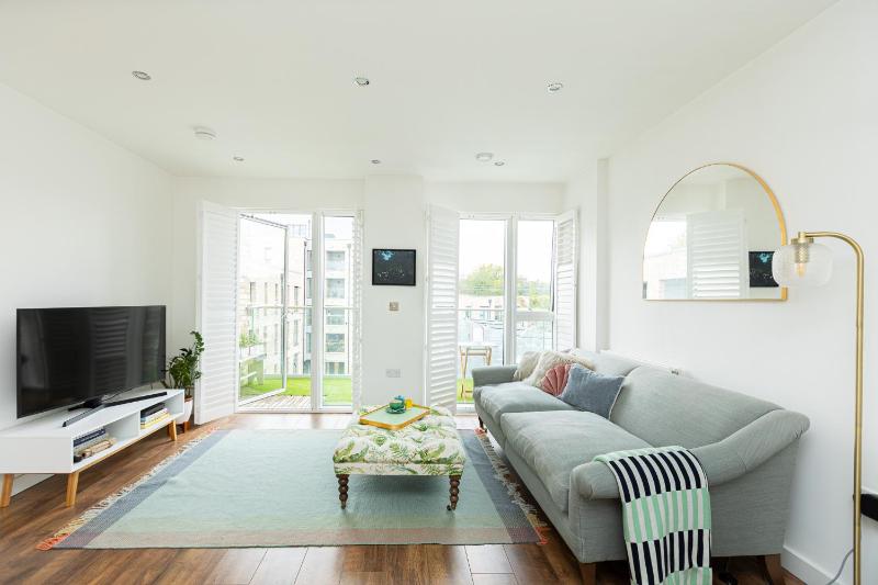 Stunning 1BR Flat in Hackney, 2 min London Fields — отель с удобствами в Лондоне
