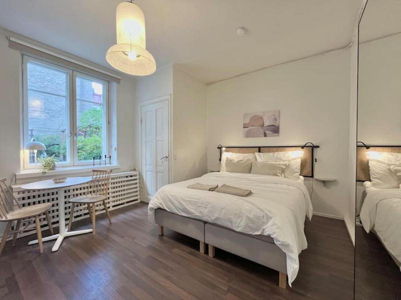 Cozy studio next to metro — отель с удобным расположением в Хельсинки