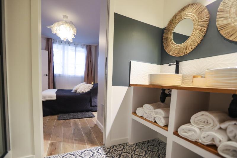 Elegant appartement parisien — отель с удобным расположением в Париже