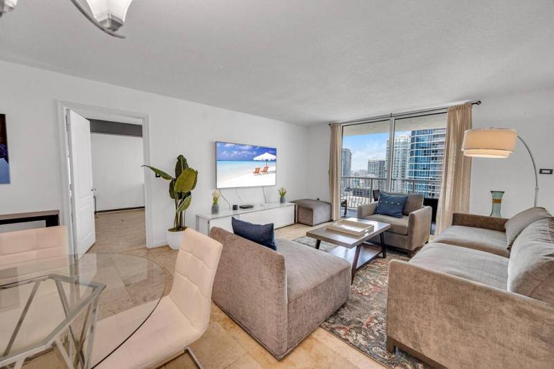 Iconic 1BR HighRise Condo Brickell-FreeParking — отель с удобствами в Майами