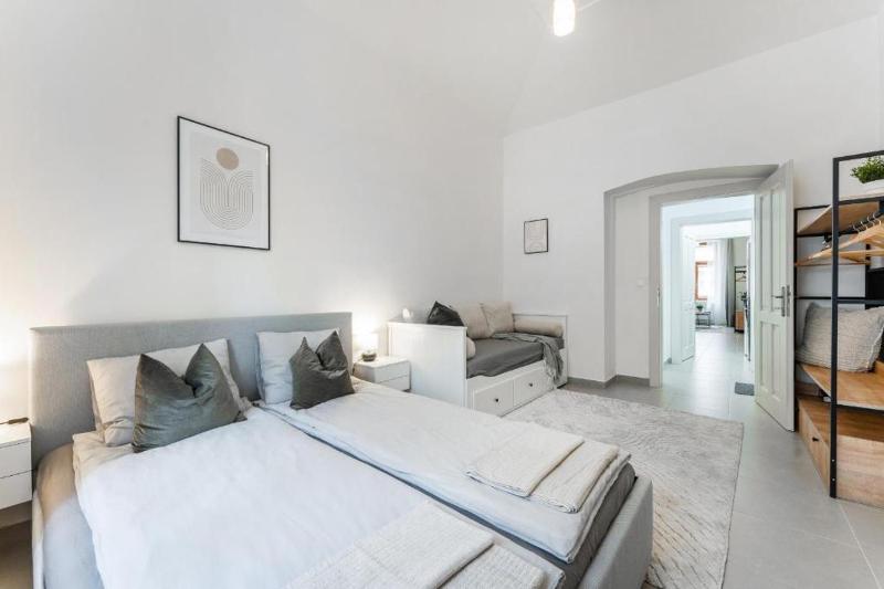 Helen Homestay New Town Prague — комфортный отель в Праге
