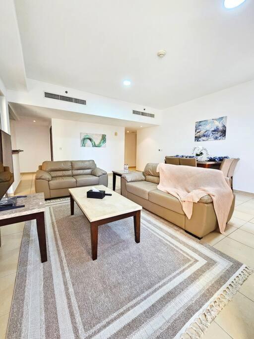 Luxury JBR Apartment 24 — забронировать отель в Дубае