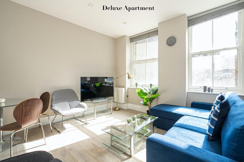 Superb Apartments opposite Edgware Road Station — забронировать отель в Лондоне