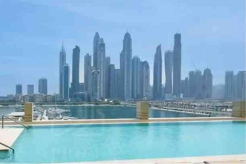Luxury Beach Front 1BR — отель с удобным расположением в Дубае
