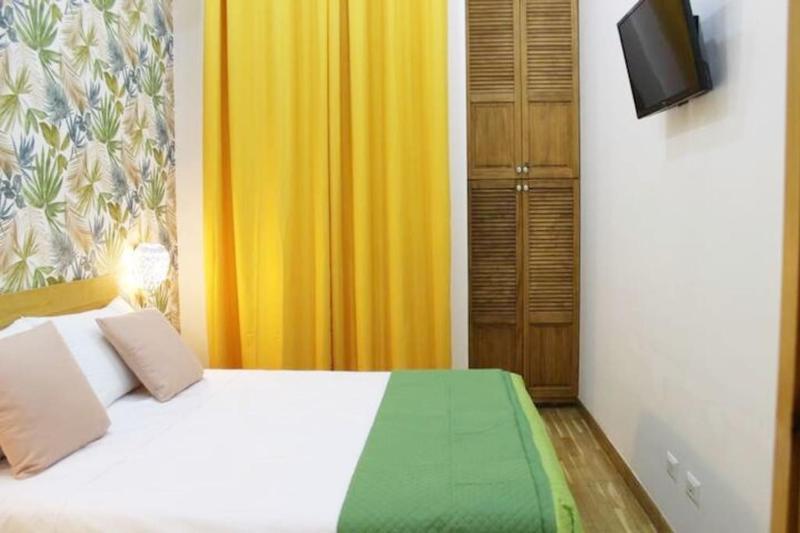 Цены на Easy Napoli Duomo (porto , centro storico) в Неаполе