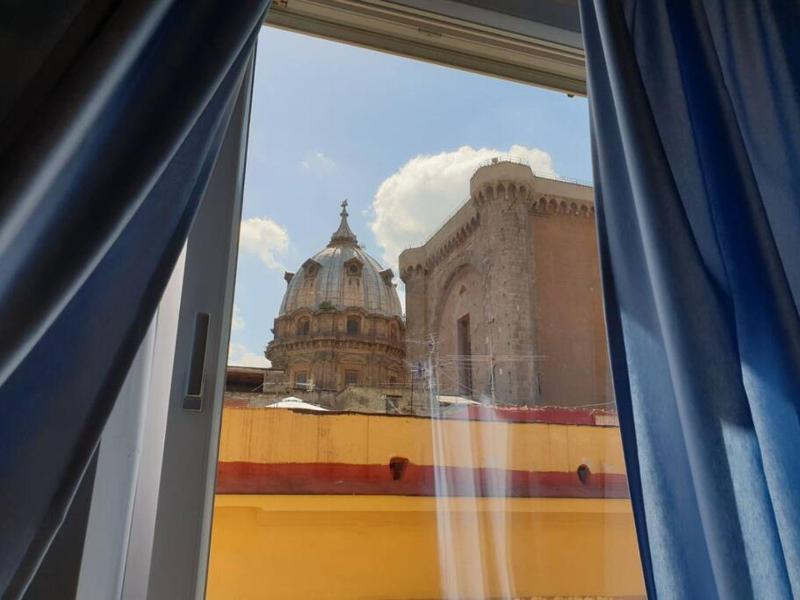 Lovely 11 guests flat, Via Tribunali, City Center! — забронировать отель в Неаполе