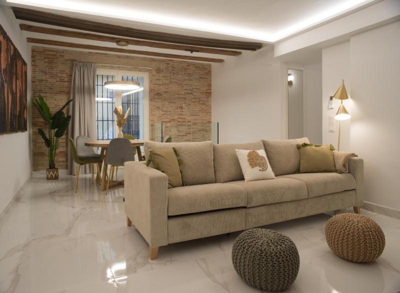 Central Market - Ciutat Vella, exclusively for families - Mid-term — комфортный отель в Валенсии