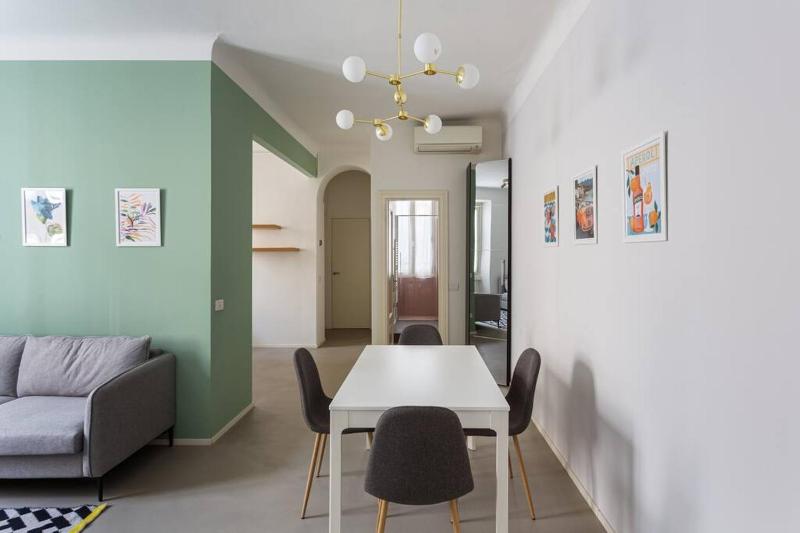 Central and Glamour home! — забронировать отель в Милане