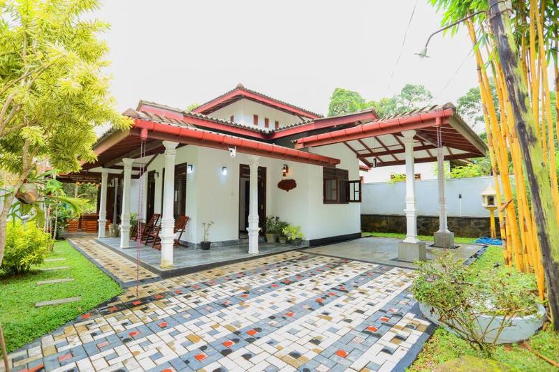 Цены на Bend White Villa Hikakduwa в Хиккадува