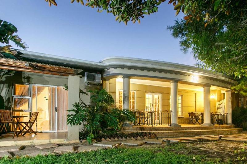 Sunbell Ventures Guesthouse — отель с удобствами в Кейптауне