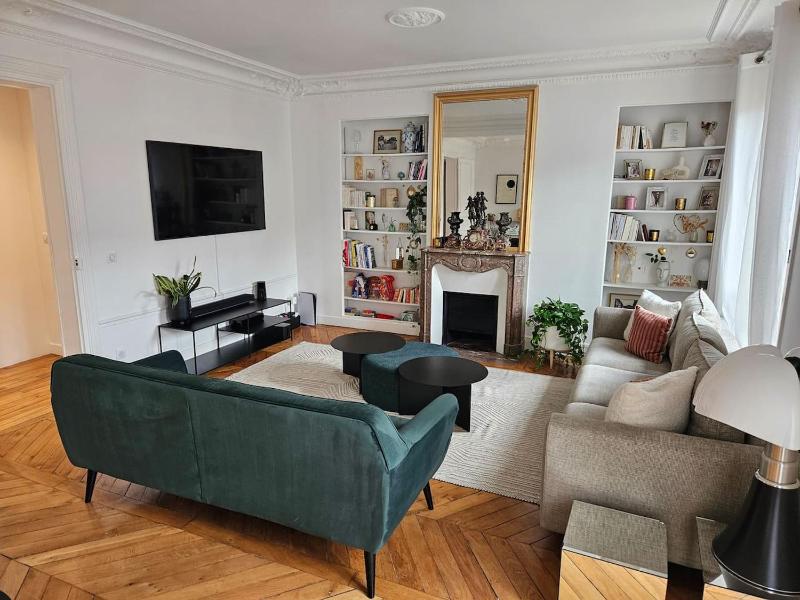 TYPICAL HAUSSMANNIEN FLAT — отель с удобным расположением в Париже