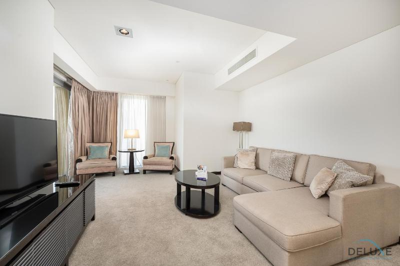 Modern 2BR in The Address Residences Dubai Marina by Deluxe Holiday Homes — отель в Дубае, Объединенные Арабские Эмираты