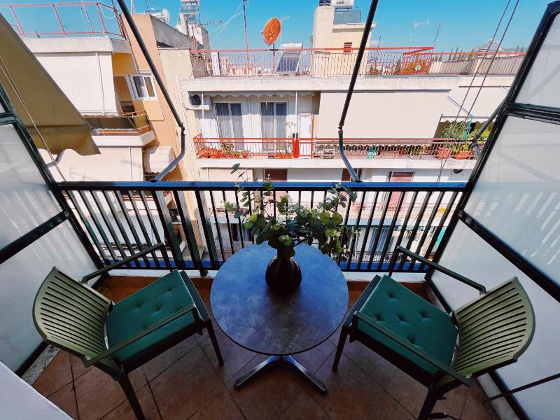 Cozy downtown apartment 4 Athens — отель с удобствами в Афины