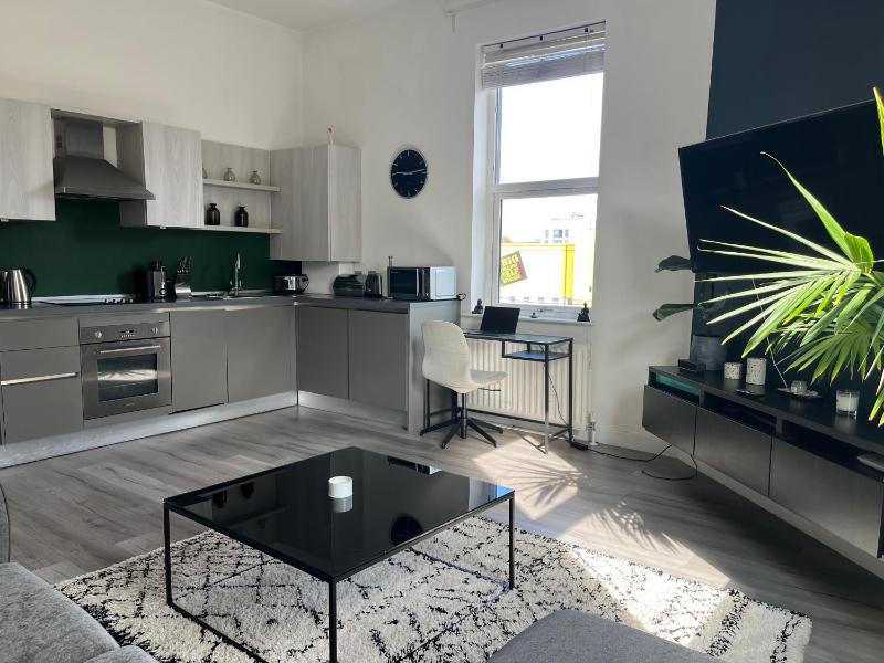 Spacious modern 1-bed apartment near Victoria Park — забронировать отель в Лондоне