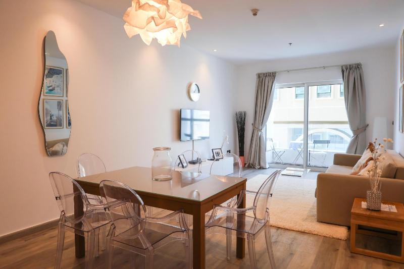 Deluxe 1 Bedroom Apartment - Elite Residence Dubai Marina - Sea View — отель с удобствами в Дубае
