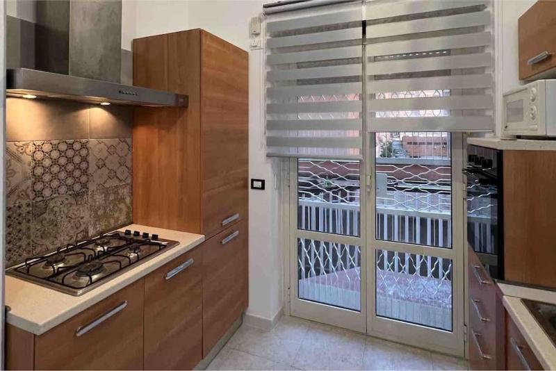 3 FERMATE DAL COLOSSEO - Casa Vacanze Elena - 50 m da METRO GARBATELLA — отзывы гостей и цены