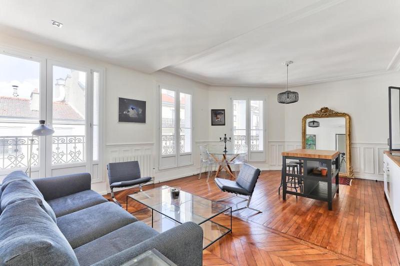 Family apartment in 15th — забронировать отель в Париже