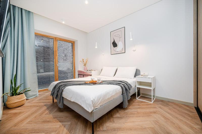 Cohost I Lovely apt w-Balcony and Garage Prkg, by the River Walk — забронировать отель в Вильнюсе