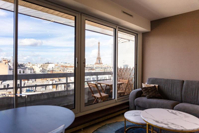 Appartement Vue Tour Eiffel — отель с удобным расположением в Париже