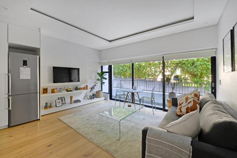 One Bed Sea Point Rooftop Pool — отель с удобствами в Кейптауне