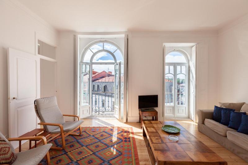 FLH Campolide Charming Apartment — отель с удобным расположением в Лиссабоне
