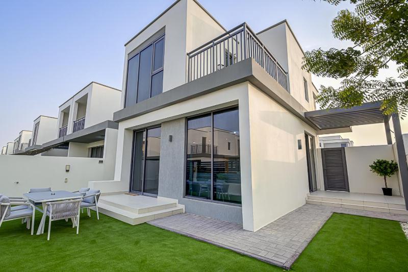 Brand New Luxurious 4BR & Maid Room Townhouse in Dubail Hill Estate — комфортный отель в Дубае