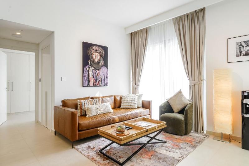 Classy Chic 2BR in Downtown w/ Burj Khalifa view — отель в Дубае, Объединенные Арабские Эмираты