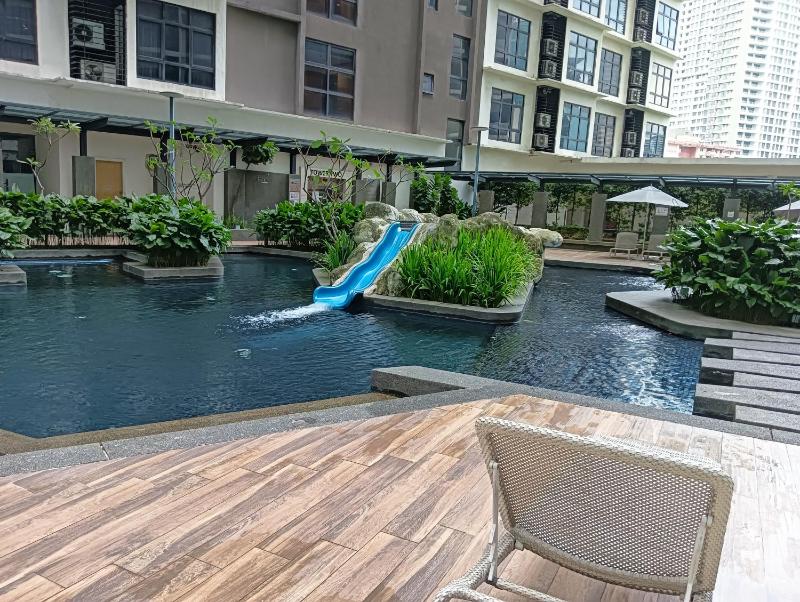 188 LUX Suites KLCC — отель с удобствами в Куала-Лумпуре