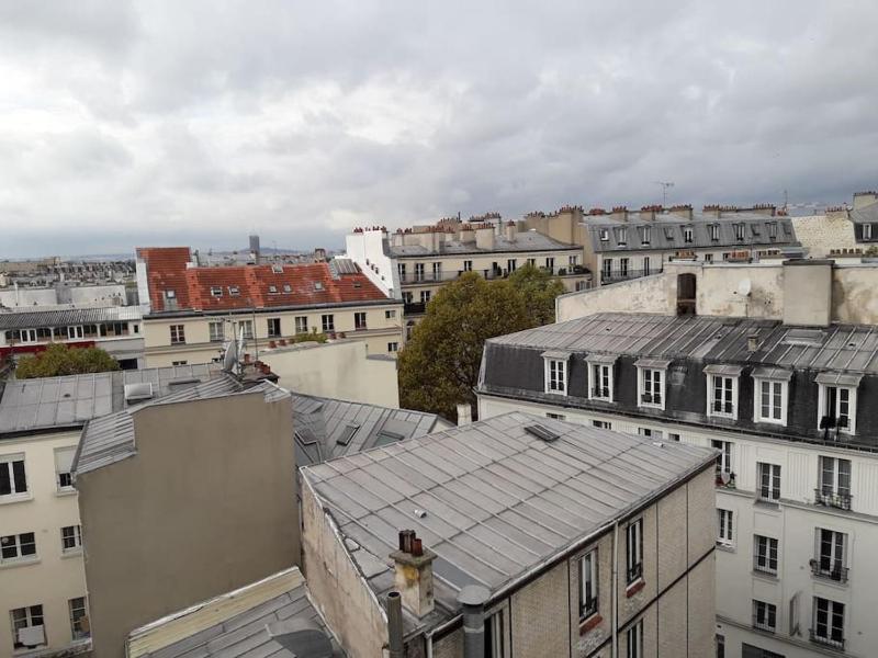 Very bright studio 2 steps from Montmartre — отель с удобным расположением в Париже