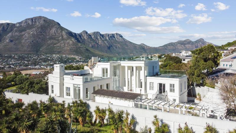 Livadia Palace Hout Bay — отель с удобным расположением в Кейптауне