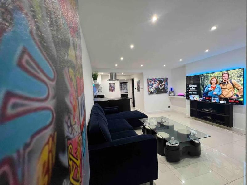 Stylish Maida Vale modern apt — отель с удобствами в Лондоне