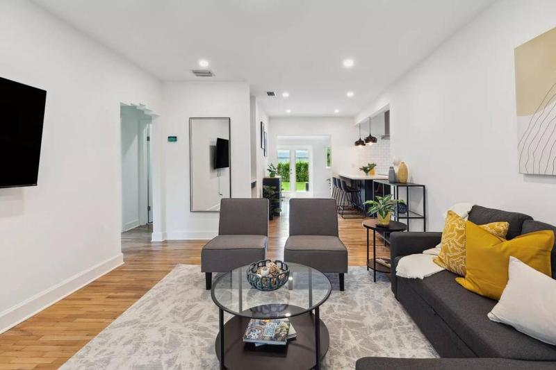 Cozy Design District Spacious Home — комфортный отель в Майами
