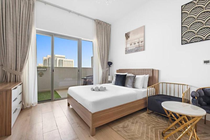 Цены на Upmarket Apartment with a Pool, Gym & Private Balcony в Дубае