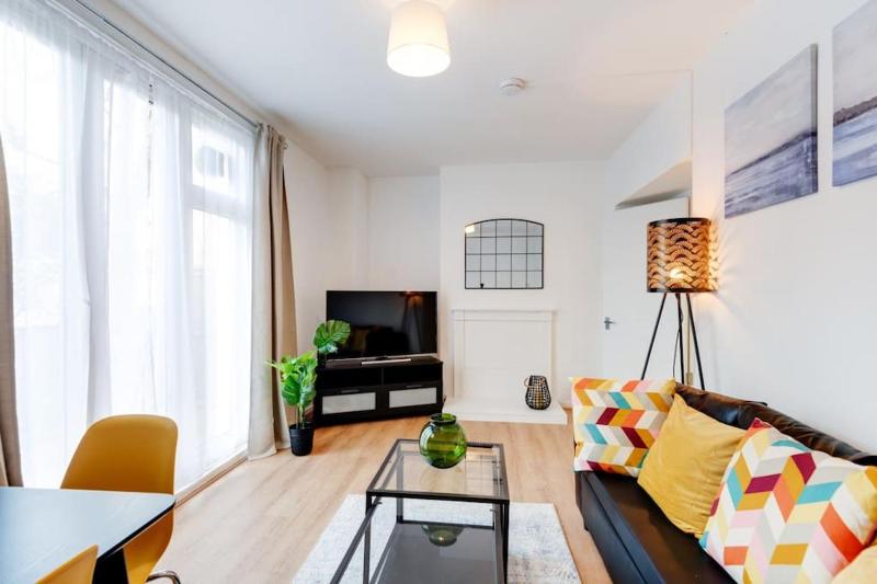 Lovely 3bed split level flat with outside space — отзывы гостей и цены