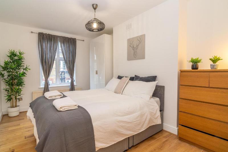 Location! 2 bed/2bath - Pro Host — комфортный отель в Лондоне
