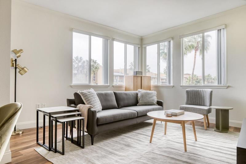 Playa Vista 2br w pool gym wd nr 405 LAX-991 — отель с удобным расположением в Лос-Анджелесе