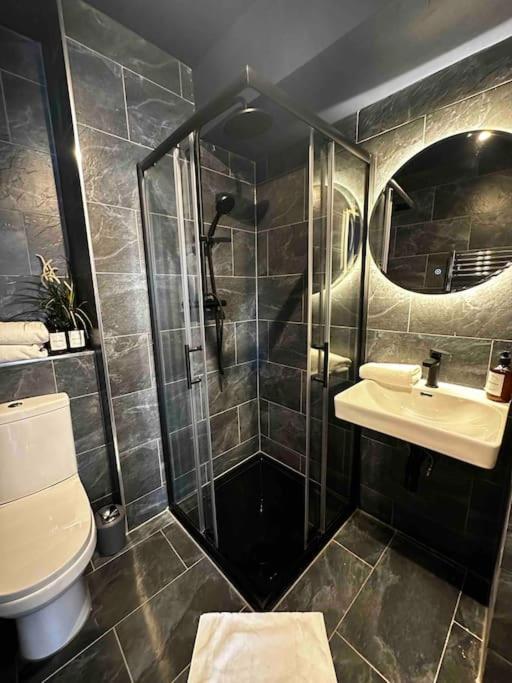 Stylish studio for 3 near Regent's Park n3 — отель с удобным расположением в Лондоне