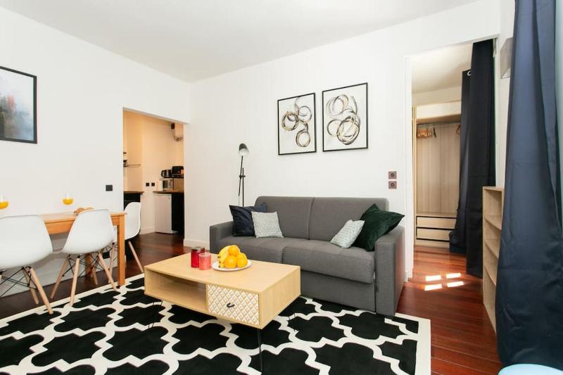 Appartement trois pieces au coeur de Montmartre — комфортный отель в Париже